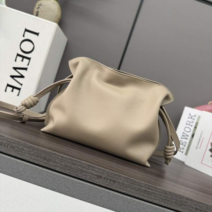 Picture of Loewe Handbags _SKUfw239913258fw